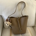 Brown bucket bag in pebbled leather with a plush teddy bear charm and strap - With Charm / Khaki