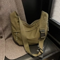 Bolso bandolera de nailon verde militar con correa ajustable y múltiples cremalleras - Verde