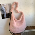 Sac à épaule en peluche rose avec étoiles blanches et bandoulière plissée - Rose