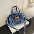 Borsa Boston vintage in denim lavato con etichetta in pelle e tracolla regolabile - Blu