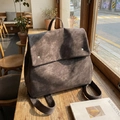 Minimalistische vintage donkerbruine suède rugzak met metalen studs en handvat - koffiekleur