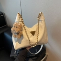 Bolso de hombro en cuero crema con cadena dorada y colgante de perro de peluche - Con Colgante / Blanco Roto