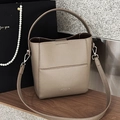 Retro minimalist khaki pebbled leather bucket bag with elegant handle and strap - Elephant Gray