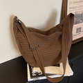 Dunkelbraune karierte Segeltuchtasche mit verstellbarem Gurt im Vintage-Tote-Design - Braun