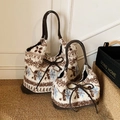 Conjunto de bolso tote y bolso de mano blanco con estampados de punto de invierno - Café Grande
