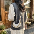 Elegante borsa a tracolla bianca a mezzaluna con catena dorata per stile invernale - Bianco Sporco