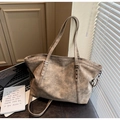 Grande borsa tote retrò marrone caffè con texture vintage e rivetti a stella - Cachi
