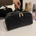 Grande trousse de toilette noire en cuir mat avec fermetures éclair dorées - Noir