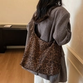 Bolso tote retro de ante sintético con un estampado clásico de leopardo chic - Leopardo Café