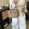Sac seau kaki rétro en cuir grainé avec breloque cœur et bandoulière réglable - Khaki avec Pendentif