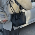 Sac seau classique en cuir grainé noir avec deux bandoulières et grande capacité - Noir