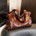Borsa tote in pelle cerata marrone scuro con cerniere dorate e stile vintage - Rosso