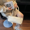 Bolso baguette blanco crema con lazos laterales y placa de moda para mujer - Blanco Roto