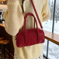 Bolso de mano retro rojo estilo bowling con textura de cuero y correa ajustable - Rojo