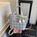 Bolso cubo de cuadros gris plata con colgante de tulipán y asas para mujer - Plateado