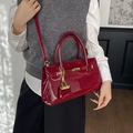 Borsa a mano in pelle verniciata bordeaux con finitura lucida e tracolla - Borgogna