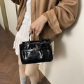 Mini sac seau en cuir verni noir brillant avec fermoir rotatif argenté élégant - Noir
