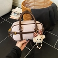 Sac Boston vintage rose et marron avec breloque chiot en peluche et bandoulière - Rose avec pendentif