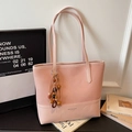 Pink large-capacity tote bag with suede splicing and ethnic colorful wooden beads - With Charm / Pink