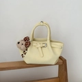 Détails du sac seau jaune en cuir PU avec charm d'ours marron et boucle décorative - Jaune avec Pendentif
