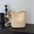 Cream bucket bag in pebbled leather featuring a brown plaid teddy bear charm - With Pendant / Milk White