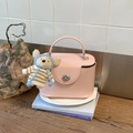 Sac à main boîte rose avec fermoir rotatif métallique et breloque ours en peluche mignon - Avec Pendentif / Rose