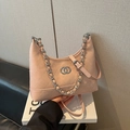 Sac à bandoulière rose clair matelassé avec boucle argentée et chaîne métallique chic - Serrure Ronde / Rose