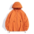 Lichtgewicht oranje windjack met capuchon, trekkoord in de zoom en ritssluiting - L / Warm Oranje