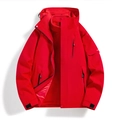 Veste outdoor rouge imperméable à capuche avec poches multifonctions sur fond blanc pur - M / Homme Rouge de Chine