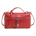 Bolso pillow rojo de cuero con candado plateado y doble cremallera para mujer bandolera - Rojo