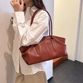 Borsa tote in pelle marrone da donna con cuciture sottili e ampio spazio per il pendolare - Arancione