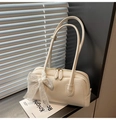 Detailed macro shot of a cream Boston bag featuring a large lace bow and lychee texture - Off White