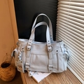 Borsa tote celeste in ecopelle con fibbie argentate e tasche multiple - Blu
