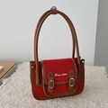 Sac bandoulière rétro en toile rouge avec finitions en cuir brun et boucles - Rouge