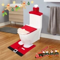 Detailweergave van de pluche rode Kerstman toiletbrilhoes en bijpassende badkamermat - Rood