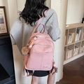 Sac à dos rose en cuir PU texturé avec pompon en peluche et bretelles tissées - Avec Pendentif / Rose