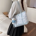 Blauw-witte draagtas met cartoon beer-prints en een bijpassende pluche hanger - Blauw met Hanger