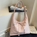 Sac hobo minimaliste rose clair avec détail nœud et bandoulière assortie - Rose