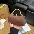 Pochette de soirée chic léopard marron avec poignée dorée et bandoulière chaîne - Marron