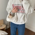 Sac à main blanc en demi-lune avec poignée plissée et charmant pendentif en peluche - Blanc Cassé