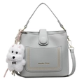 Sac seau en cuir gris clair avec poignée et pendentif chiot en peluche - Avec Pendentif / Bleu