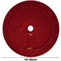 Detalle de falda para árbol de Navidad roja tejida con botones de madera y trenzado fino - 46cm / Rojo