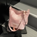 Borsa a secchiello rosa con trama in tela dipinta a mano e tracolla regolabile - Rosa
