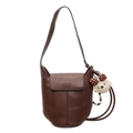 Sac seau vintage marron grainé avec un charmant pendentif d'ours en peluche doux - Avec Pendentif / café