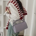 Borsa a cilindro lavanda minimalista con tracolla regolabile per spalla o a tracolla - Viola