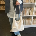 Minimalistische beige strukturierte Tragetasche mit Vordertaschen und Mini-Beutel - Cremeweiß