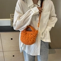 Borsa a tracolla all'uncinetto fatta a mano arancione brillante con cinturino intrecciato - Arancione