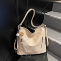 Vintage beige Mehrzweck Rucksack mit Metallreißverschlüssen und Baseball Anhänger - Cremeweiß Mit Anhänger