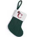 Calza natalizia in maglia verde scuro con bordo bianco e lettera C ricamata in rosso - Lettera C