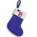 Dunkelblauer Strick-Weihnachtsstrumpf mit weißem Rand und rotem Buchstaben-Stick B - Buchstabe B